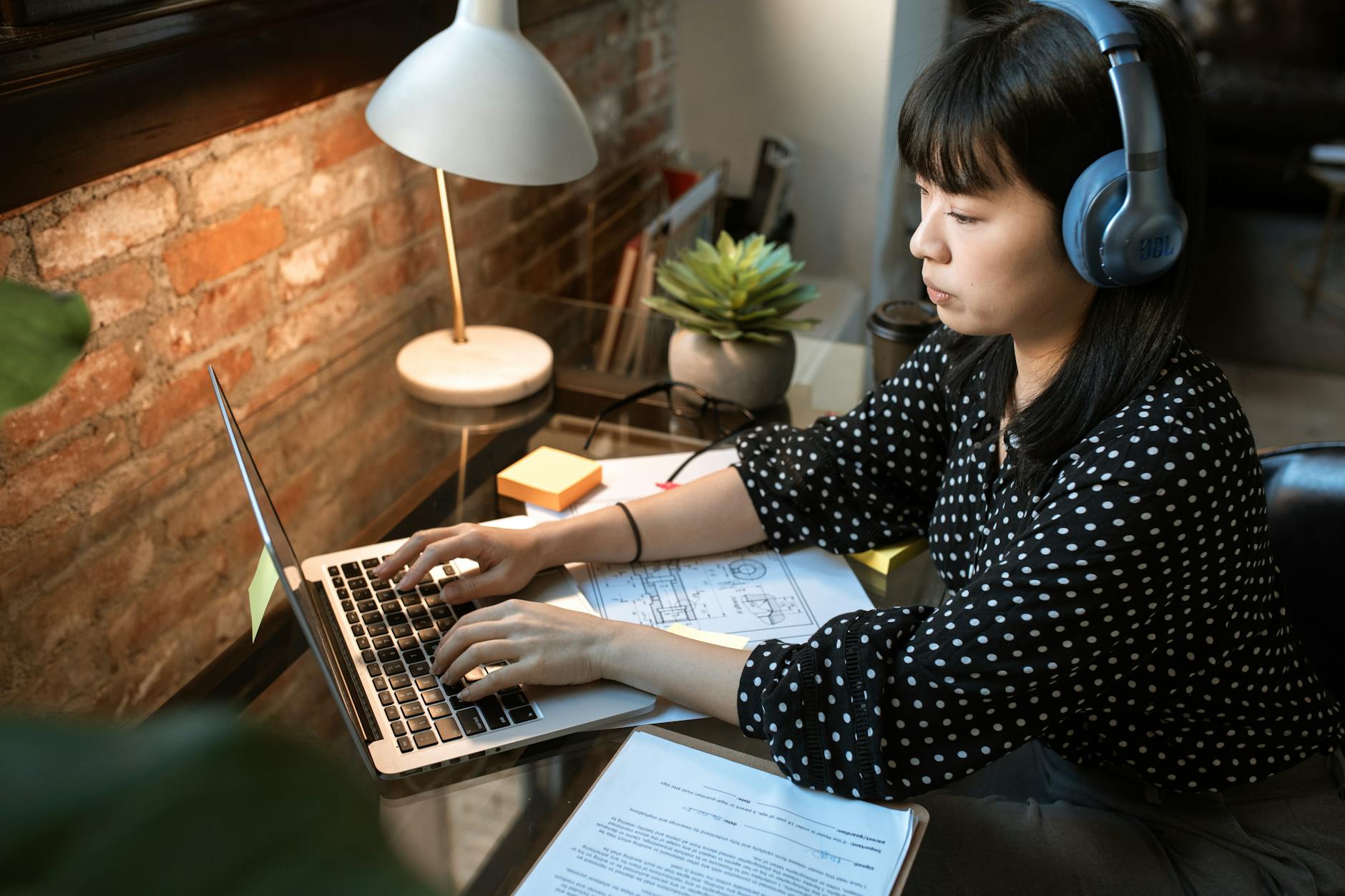 Pic of Hispanic woman at desk.